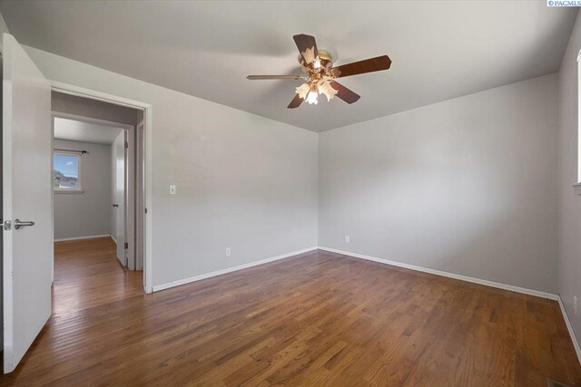 517 S Dawes St, Kennewick, WA 99336 - spare room with ceiling fan, dark wood-type flooring, and baseboards
