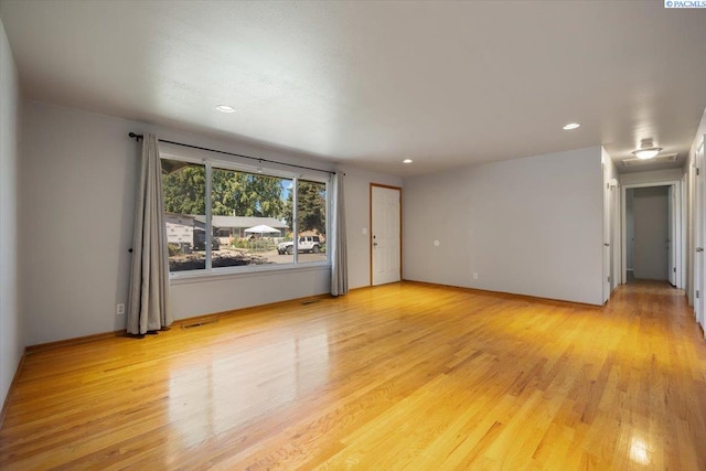 517 S Dawes St, Kennewick, WA 99336 - empty room featuring light wood-style floors, recessed lighting, and baseboards