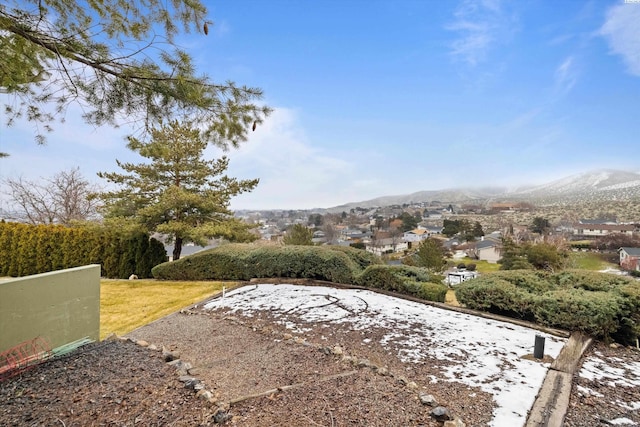 view of yard featuring a residential view and a mountain view