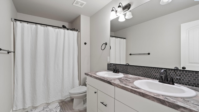 7104 W 31st Pl, Kennewick, WA 99338 - full bath with double vanity, decorative backsplash, and curtained shower