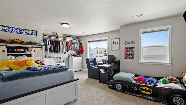 7104 W 31st Pl, Kennewick, WA 99338 - bedroom with carpet flooring, a textured ceiling, and an office area