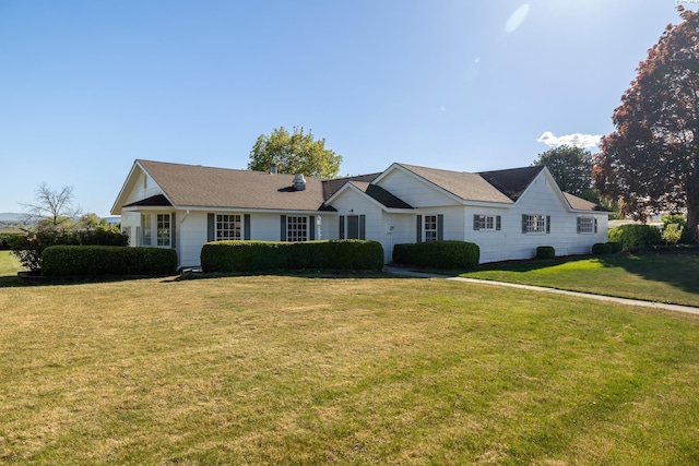 single story home with a front lawn