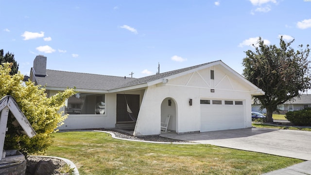 view of front of house featuring a garage and a front yard