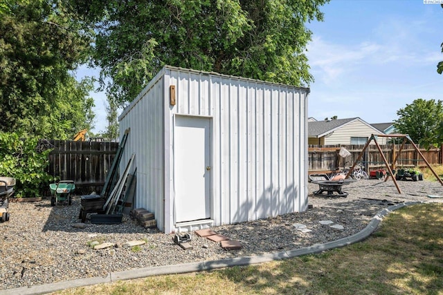 324 S Zinser St, Kennewick, WA 99336 - view of shed with a fenced backyard and a fire pit