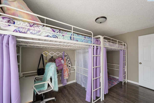 324 S Zinser St, Kennewick, WA 99336 - bedroom with wood finished floors and a textured ceiling