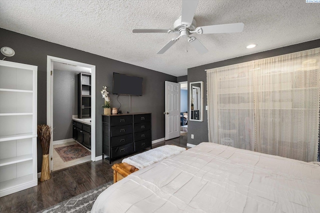 324 S Zinser St, Kennewick, WA 99336 - bedroom featuring a textured ceiling, dark wood-style floors, and a ceiling fan