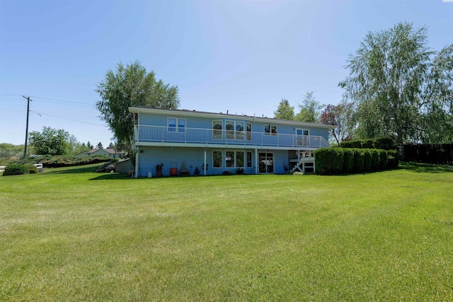 back of house featuring a lawn