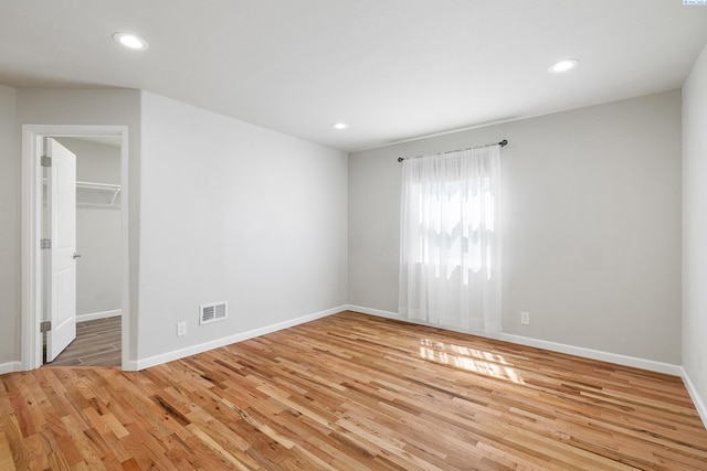 78 Whitten, Richland, WA 99354 - unfurnished bedroom featuring light wood-style floors, baseboards, recessed lighting, a spacious closet, and a closet
