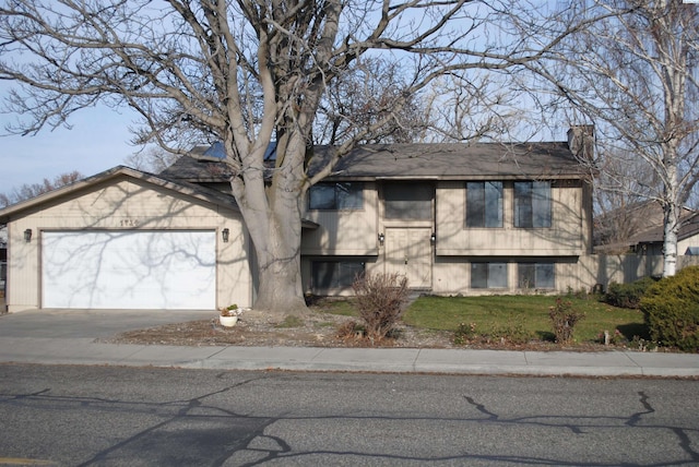 view of front facade with a garage