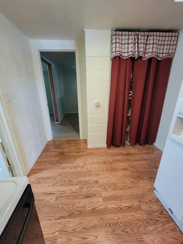 corridor with light hardwood / wood-style floors