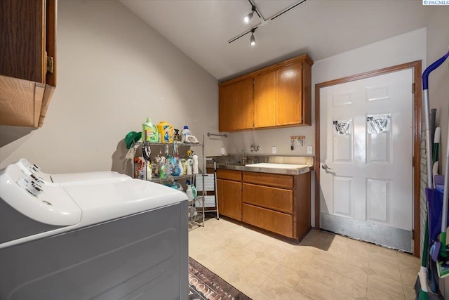 4210 Desert Plateau, Pasco, WA 99301 - washroom featuring washer and clothes dryer, cabinet space, and track lighting