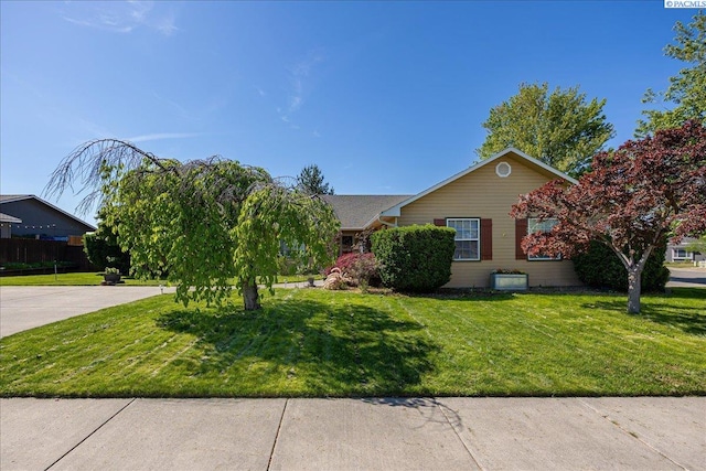4210 Desert Plateau, Pasco, WA 99301 - view of front of home featuring a front lawn