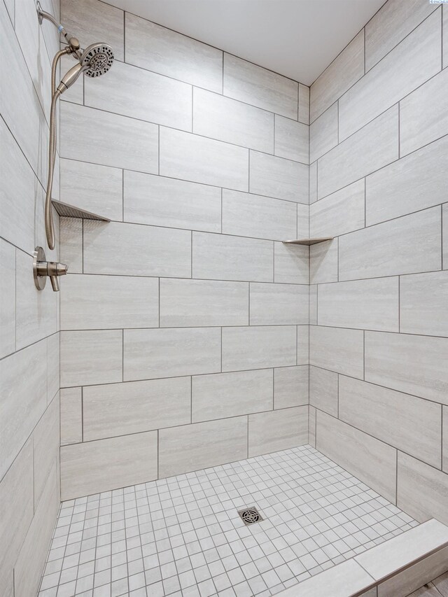 1060 SW Panorama Dr, Pullman, WA 99163 - full bathroom featuring a tile shower