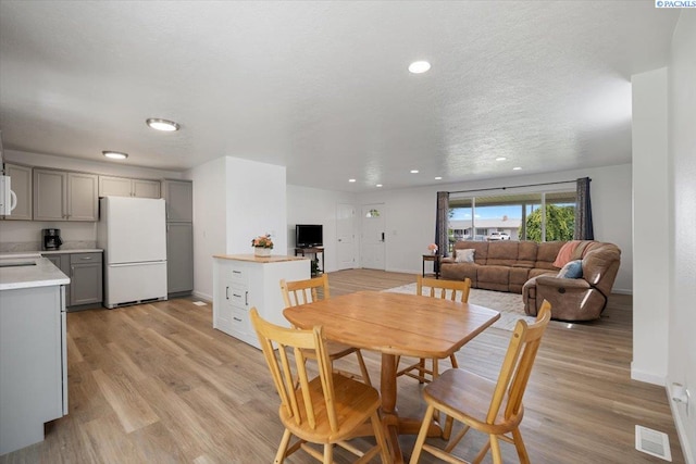 3925 W Okanogan Ave, Kennewick, WA 99336 - dining room with baseboards, light wood-style flooring, and recessed lighting