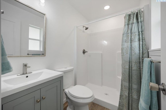 3925 W Okanogan Ave, Kennewick, WA 99336 - full bathroom featuring vanity, toilet, a shower with curtain, and wood finished floors