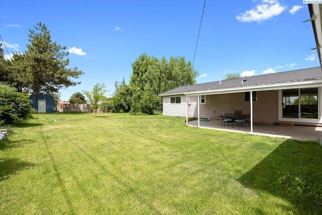 3925 W Okanogan Ave, Kennewick, WA 99336 - view of grassy yard with a patio area