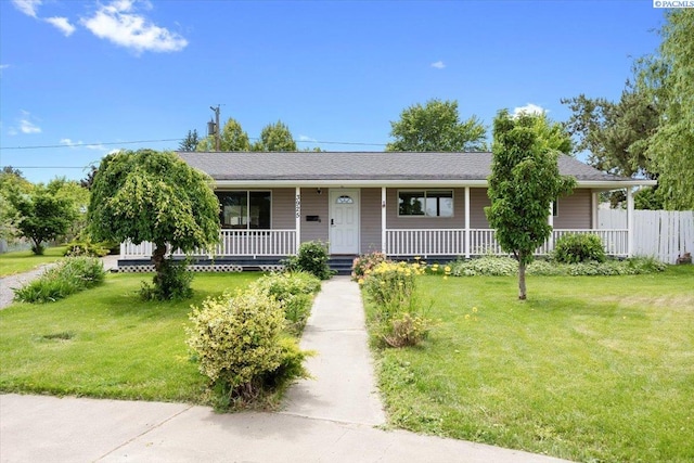 3925 W Okanogan Ave, Kennewick, WA 99336 - view of front of house featuring covered porch and a front lawn