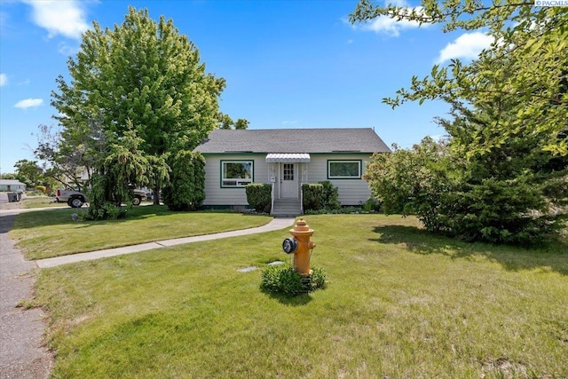 213 Bernard Ave, Richland, WA 99352 - view of front of home featuring a front lawn and a shingled roof