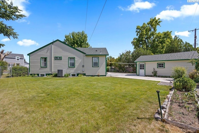 213 Bernard Ave, Richland, WA 99352 - rear view of property featuring central air condition unit and a patio area
