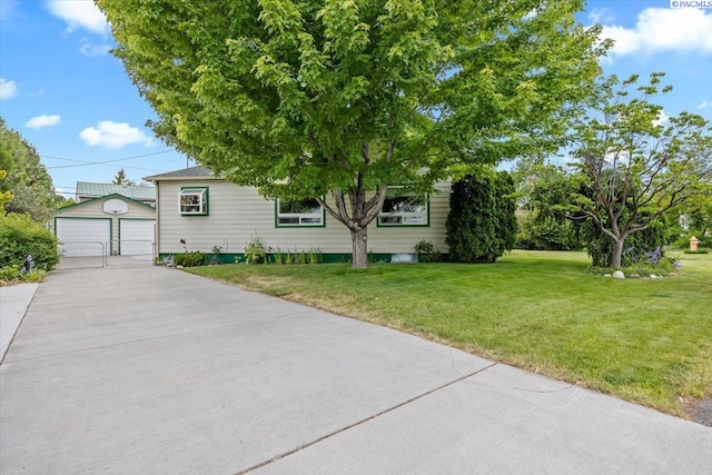 213 Bernard Ave, Richland, WA 99352 - view of front facade featuring an outdoor structure, a garage, and a front yard