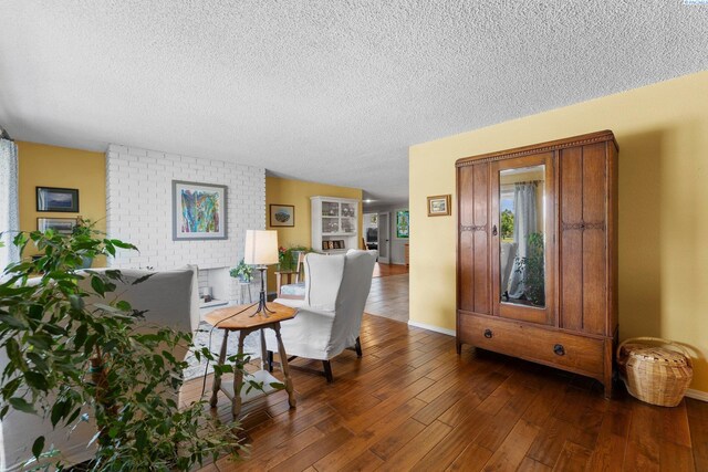 912 Rd 44, Pasco, WA 99301 - living room featuring a textured ceiling and wood finished floors