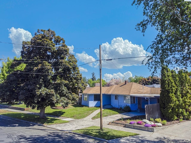 1015 Catherine St, Walla Walla, WA 99362 - ranch-style home with a front lawn and concrete driveway