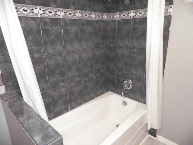 bathroom featuring shower / bath combo with shower curtain