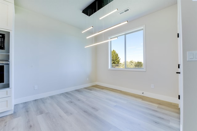 1557 Livorno Ave, Richland, WA 99352 - unfurnished room with light wood-style floors, baseboards, and visible vents