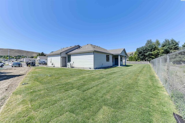 1557 Livorno Ave, Richland, WA 99352 - view of side of home featuring fence and a lawn