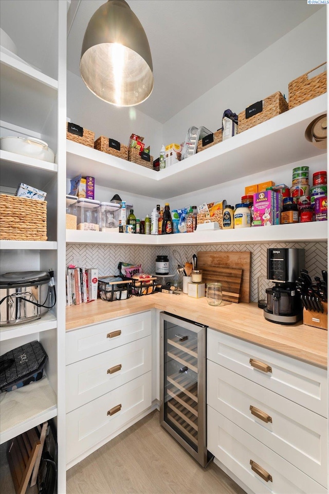 10389 W 17th Pl, Kennewick, WA 99338 - storage area with wine cooler