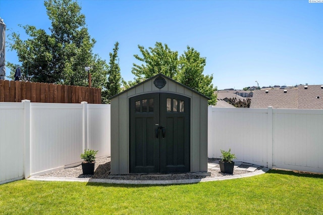 10389 W 17th Pl, Kennewick, WA 99338 - view of shed with a fenced backyard