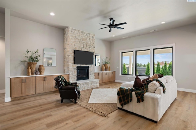 671 Cortona Way, Richland, WA 99352 - living area featuring light wood-style floors, ceiling fan, a fireplace, and recessed lighting