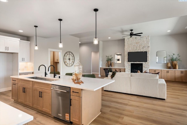 671 Cortona Way, Richland, WA 99352 - kitchen featuring dishwasher, a ceiling fan, recessed lighting, light wood finished floors, and light countertops
