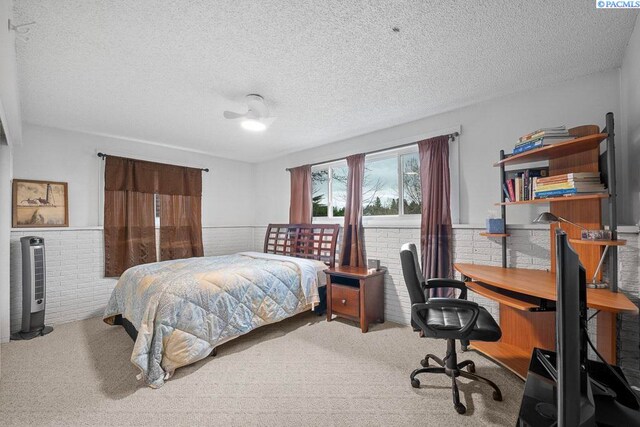 320 SW Kimball Dr, Pullman, WA 99163 - bedroom with a desk, carpet, and a textured ceiling