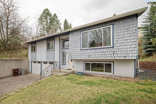 320 SW Kimball Dr, Pullman, WA 99163 - view of front of home with an attached garage, concrete driveway, and a front lawn