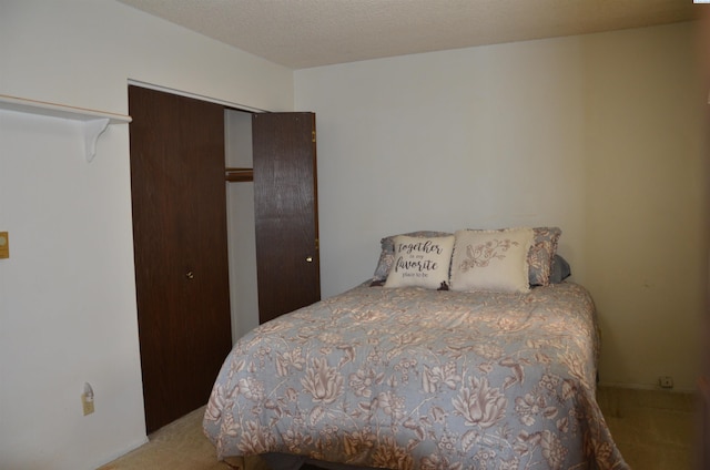 1026 Hemlock St, Prosser, WA 99350 - bedroom with light carpet and a closet