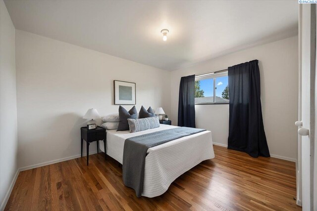 1923 Hood Ave, Richland, WA 99354 - bedroom featuring wood finished floors