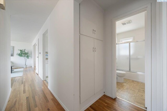 1923 Hood Ave, Richland, WA 99354 - hall with light wood finished floors