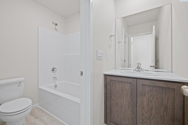 691 S Zeelar St, Kennewick, WA 99336 - full bath featuring vanity, toilet, shower / bathtub combination, baseboards, and tile patterned floors