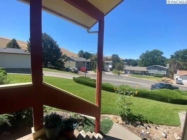 1336 Semillon Pl, Prosser, WA 99350 - view of yard with a residential view