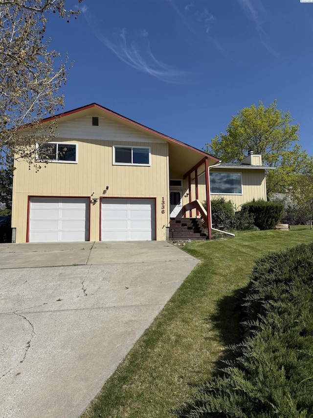 1336 Semillon Pl, Prosser, WA 99350 - view of front of home featuring driveway and a front yard