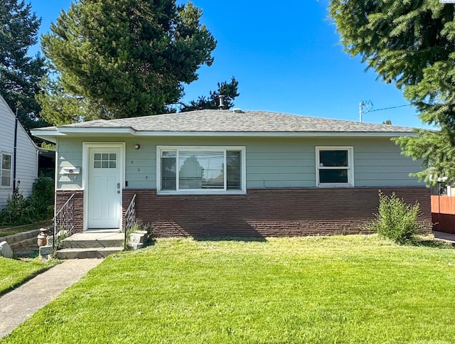 609 W 5th St, Grandview, WA 98930 - photo 1