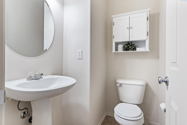4611 Arabian Ln, Pasco, WA 99301 - half bath with toilet and baseboards