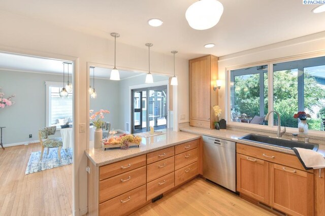 1935 Harris Ave, Richland, WA 99354 - kitchen with dishwasher, light wood finished floors, plenty of natural light, and recessed lighting
