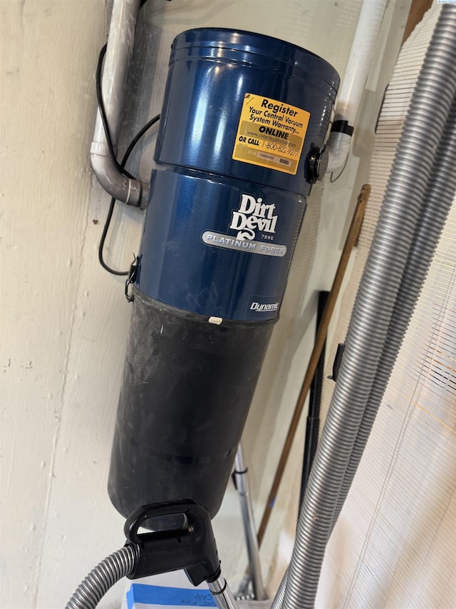 1935 Harris Ave, Richland, WA 99354 - detailed view of a central vacuum unit