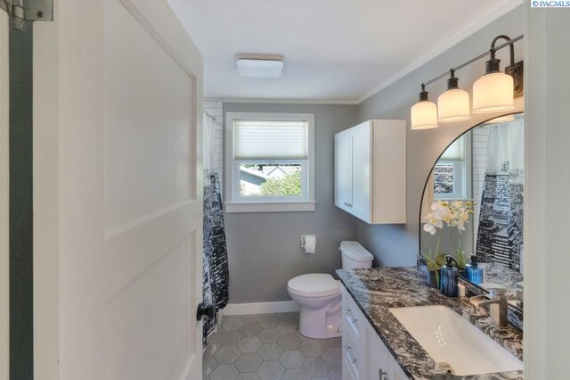 1935 Harris Ave, Richland, WA 99354 - full bath featuring vanity, tile patterned floors, crown molding, and a shower with curtain