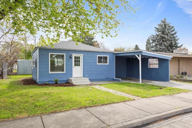 447 S Wilbur Ave, Walla Walla, WA 99362 - view of front facade featuring driveway, a front yard, a carport, and fence
