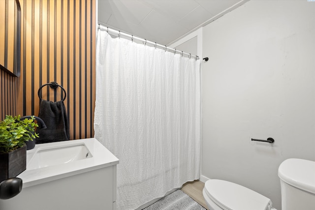 447 S Wilbur Ave, Walla Walla, WA 99362 - full bath with a shower with shower curtain, toilet, and vanity