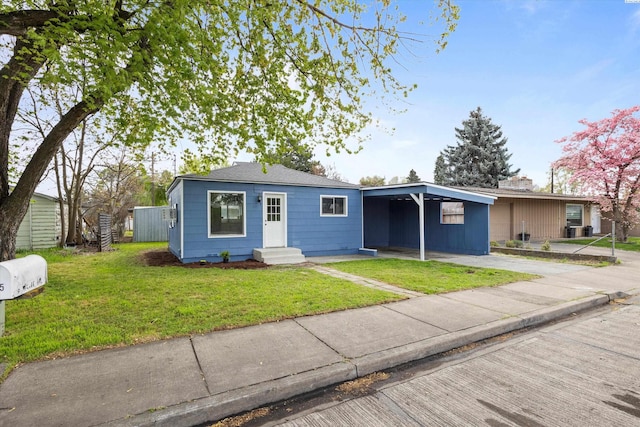 447 S Wilbur Ave, Walla Walla, WA 99362 - view of front facade featuring a carport and a front yard