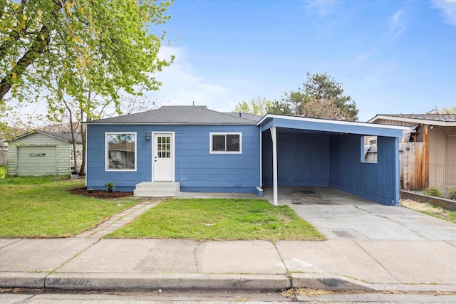 447 S Wilbur Ave, Walla Walla, WA 99362 - view of front of house with fence, a front lawn, entry steps, driveway, and a carport